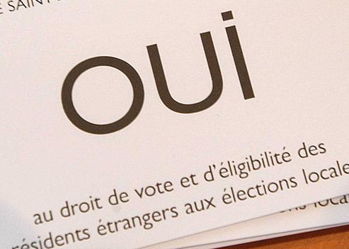 SAINT-DENIS : referendum sur droit de vote des etrangers.